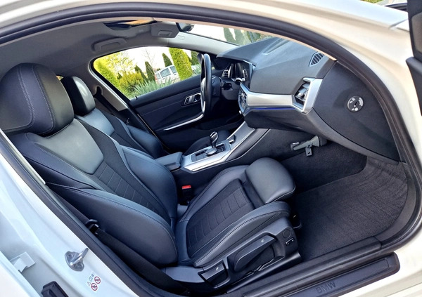 BMW Seria 3 cena 99900 przebieg: 171000, rok produkcji 2019 z Rumia małe 781